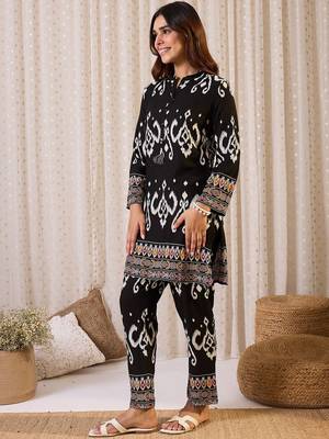 Ethnic Motifs Printed Straight Kurta With Trouser 3