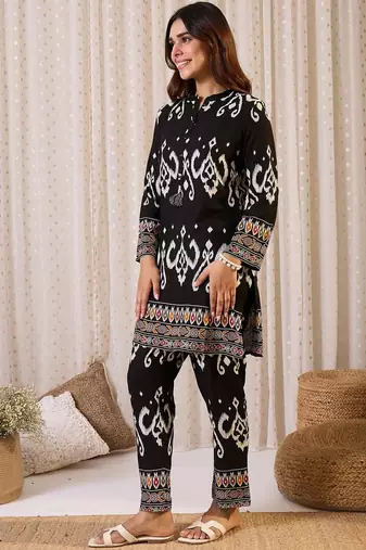 Ethnic Motifs Printed Straight Kurta With Trouser