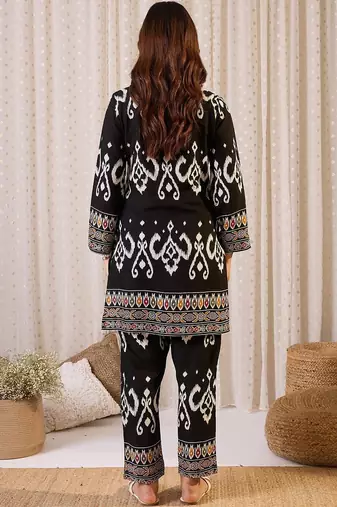 Ethnic Motifs Printed Straight Kurta With Trouser