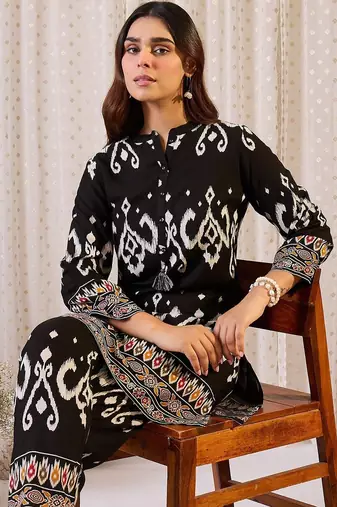Ethnic Motifs Printed Straight Kurta With Trouser