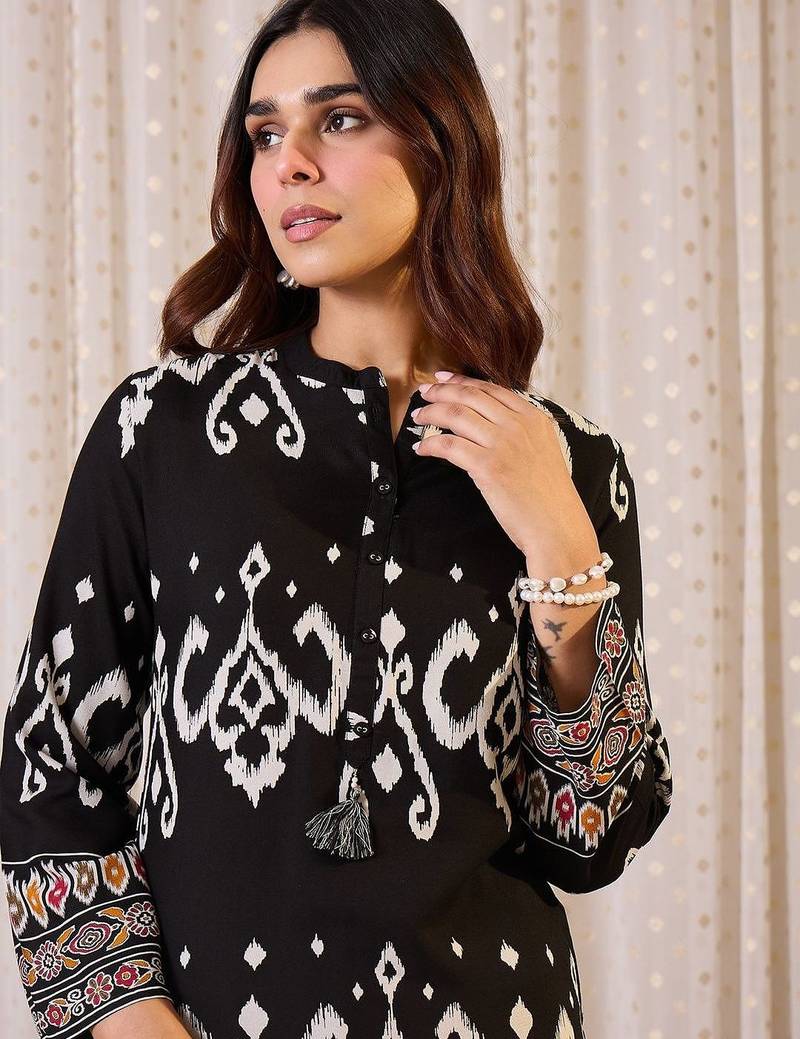 Ethnic Motifs Printed Straight Kurta With Trouser