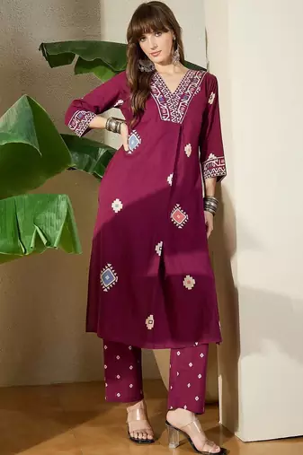 Women Ethnic Motifs Printed Cotton Kurta with Trousers
