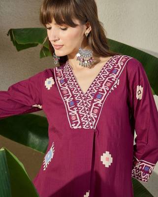 Women Ethnic Motifs Printed Cotton Kurta with Trousers 2