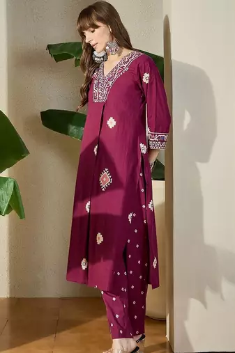 Women Ethnic Motifs Printed Cotton Kurta with Trousers