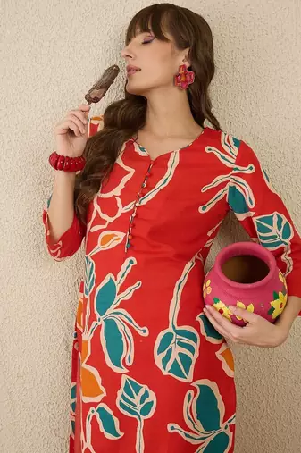 Women Floral Printed Pure Cotton Kurta with Trousers