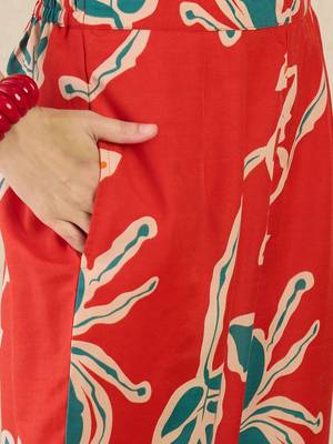 Women Floral Printed Pure Cotton Kurta with Trousers 4