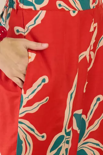 Women Floral Printed Pure Cotton Kurta with Trousers