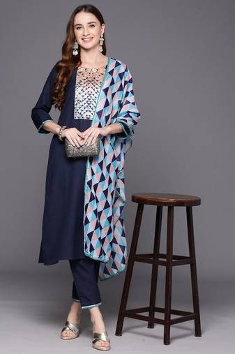 Geometric Yoke Design Keyhole Neck Straight Kurta With Trousers & Dupatta