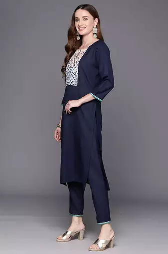 Geometric Yoke Design Keyhole Neck Straight Kurta With Trousers & Dupatta