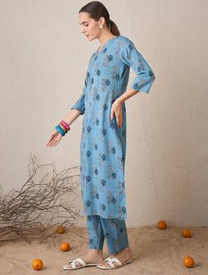 Floral Printed Pure Cotton V-Neck Straight Kurta With Trousers 5