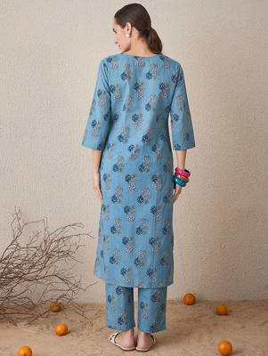 Floral Printed Pure Cotton V-Neck Straight Kurta With Trousers 6