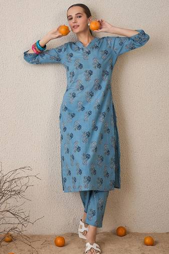Floral Printed Pure Cotton V-Neck Straight Kurta With Trousers