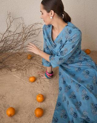 Floral Printed Pure Cotton V-Neck Straight Kurta With Trousers 7