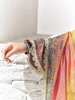 Peach Coloured Floral Printed Straight Kurta with Trousers & Dupatta 5