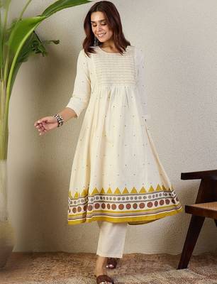 Women Ethnic Motifs Printed Empire Kurta with Trousers 4