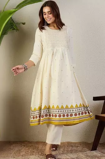 Women Ethnic Motifs Printed Empire Kurta with Trousers