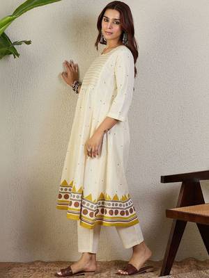 Women Ethnic Motifs Printed Empire Kurta with Trousers 5