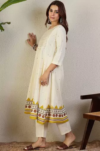 Women Ethnic Motifs Printed Empire Kurta with Trousers