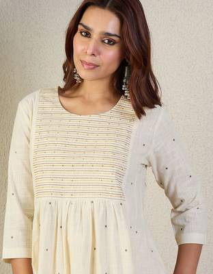 Women Ethnic Motifs Printed Empire Kurta with Trousers 7