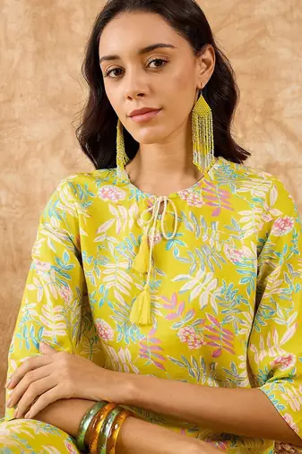 Floral Printed Straight Kurta with Trousers