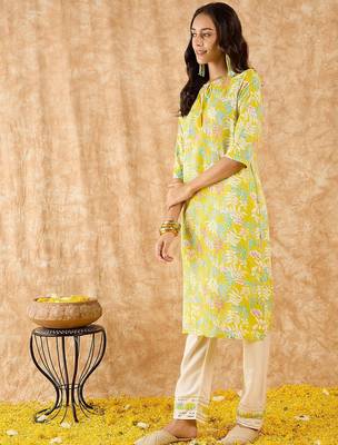 Floral Printed Straight Kurta with Trousers 3