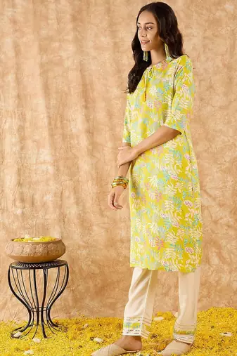 Floral Printed Straight Kurta with Trousers