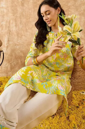 Floral Printed Straight Kurta with Trousers