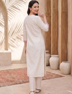 Women Floral Embroidered Regular Thread Work Kurta with Trousers 6