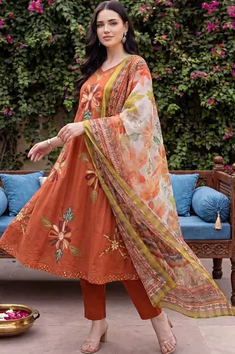 Women Floral Embroidered Regular Thread Work Pure Cotton Kurta with Trousers & With Dupatta