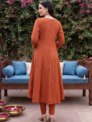 Women Floral Embroidered Regular Thread Work Pure Cotton Kurta with Trousers & With Dupatta 4