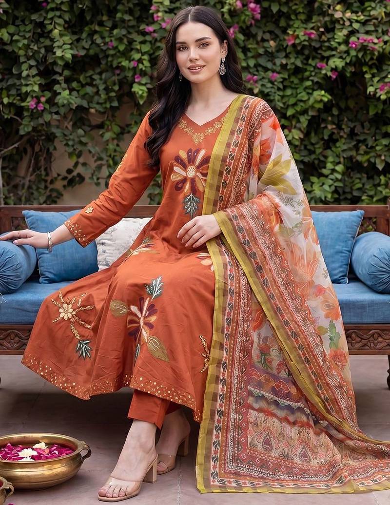 Women Floral Embroidered Regular Thread Work Pure Cotton Kurta with Trousers & With Dupatta