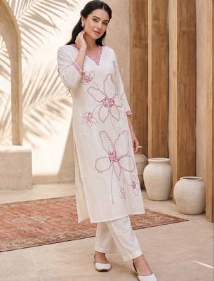 Women Floral Embroidered Regular Thread Work Kurta with Trousers 4