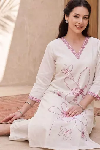 Women Floral Embroidered Regular Thread Work Kurta with Trousers