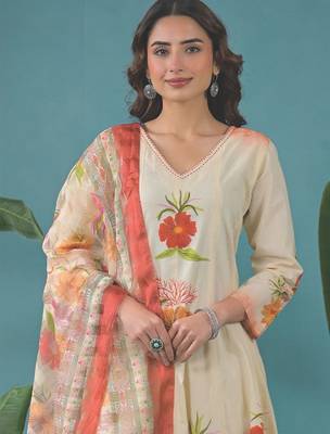 Women Floral Printed Regular Pure Cotton Kurta with Trousers & With Dupatta 3