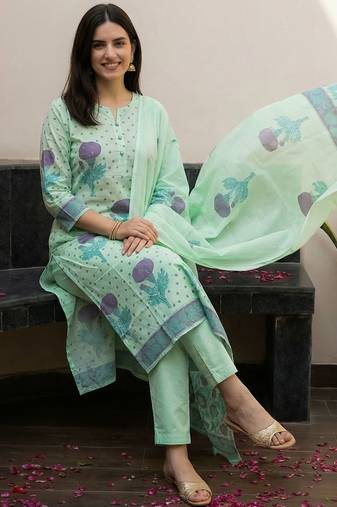 Women Floral Printed Regular Pure Cotton Kurta with Trousers & Dupatta