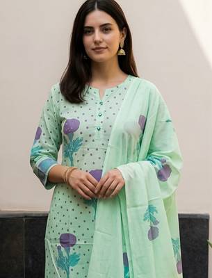 Women Floral Printed Regular Pure Cotton Kurta with Trousers & Dupatta 3