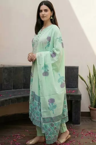 Women Floral Printed Regular Pure Cotton Kurta with Trousers & Dupatta