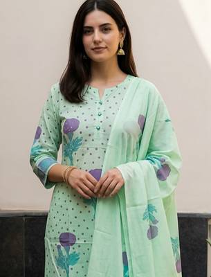 Women Floral Printed Regular Pure Cotton Kurta with Trousers & With Dupatta 2
