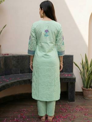 Women Floral Printed Regular Pure Cotton Kurta with Trousers & With Dupatta 4