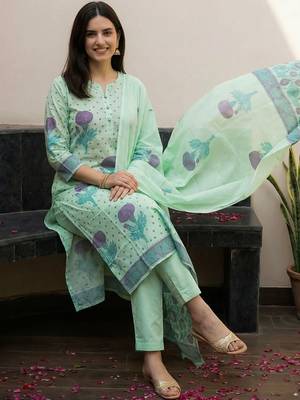 Women Floral Printed Regular Pure Cotton Kurta with Trousers & With Dupatta 5