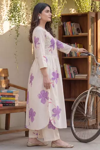 Women Floral Printed Regular Pure Cotton Kurta with Trousers