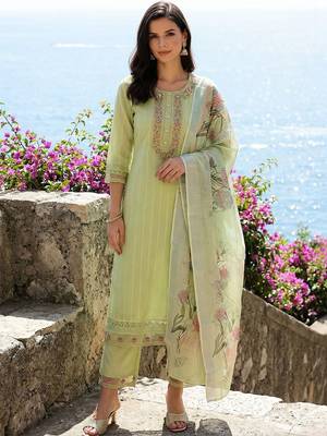 Women Floral Embroidered Regular Thread Work Pure Cotton Kurta with Trousers & With Dupatta 1