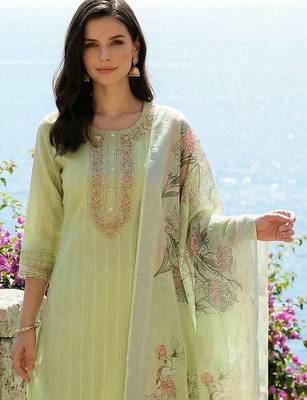 Women Floral Embroidered Regular Thread Work Pure Cotton Kurta with Trousers & With Dupatta 2
