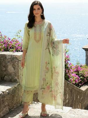 Women Floral Embroidered Regular Thread Work Pure Cotton Kurta with Trousers & With Dupatta 6