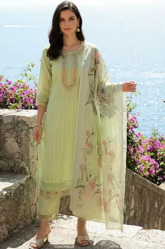 Women Floral Embroidered Regular Thread Work Pure Cotton Kurta with Trousers & With Dupatta