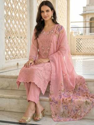 Women Floral Embroidered Regular Thread Work Kurta with Trousers & With Dupatta 1