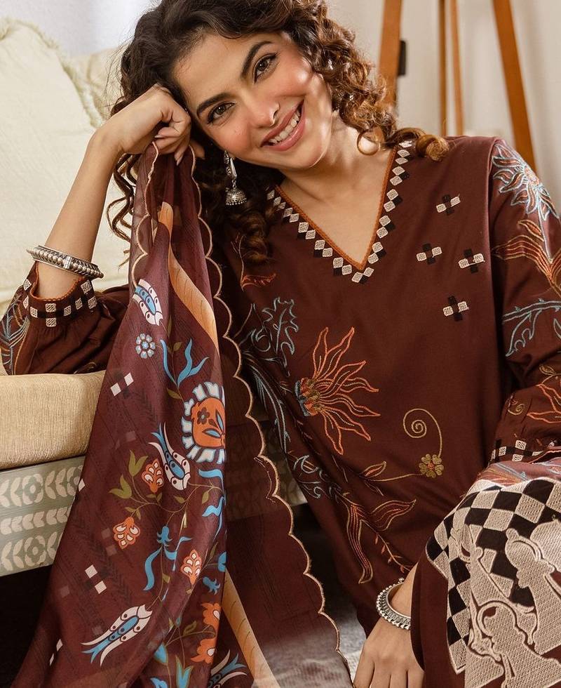 Women Ethnic Motifs Printed Regular Thread Work Kurta with Trousers & With Dupatta
