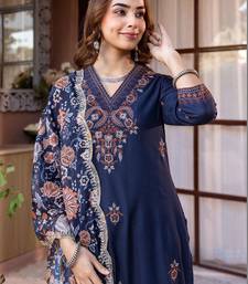 Women Ethnic Motifs Embroidered Regular Thread Work Kurta with Trousers & With Dupatta