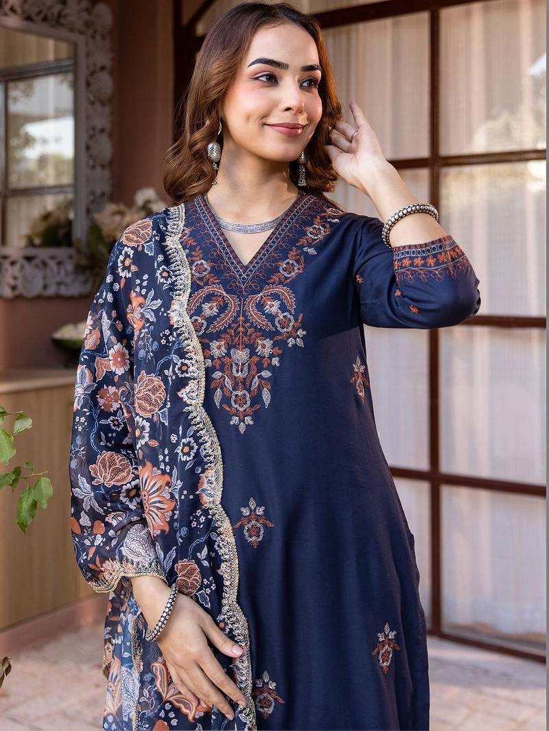 Women Ethnic Motifs Embroidered Regular Thread Work Kurta with Trousers & With Dupatta