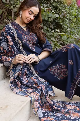 Women Ethnic Motifs Embroidered Regular Thread Work Kurta with Trousers & With Dupatta